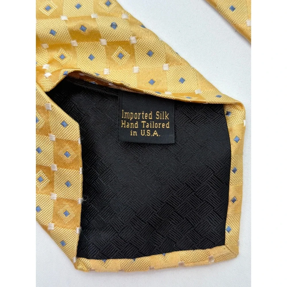 Hart Schaffner Marx Mens Gold Silk Geometric Diamond Pattern Necktie USA Made